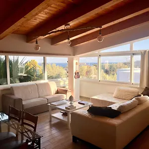 The Blue Window - - 300m From Sea Bed and breakfast